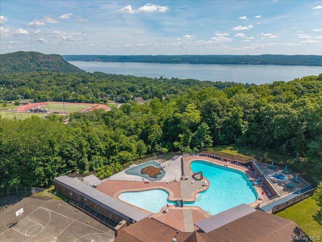 958 Sierra Vista Lane, Valley Cottage, NY 10989