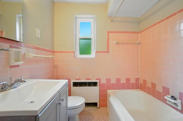 3919 E Gatewood Lane, Silverton, OH 45236