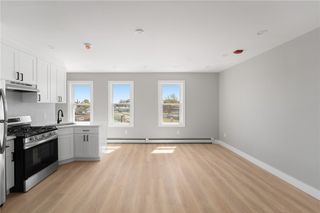 735 Broadway 3F, Pawtucket, RI 02861