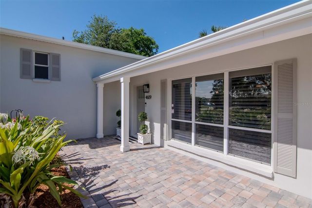 4609 S COOPER PLACE, Tampa, FL 33611