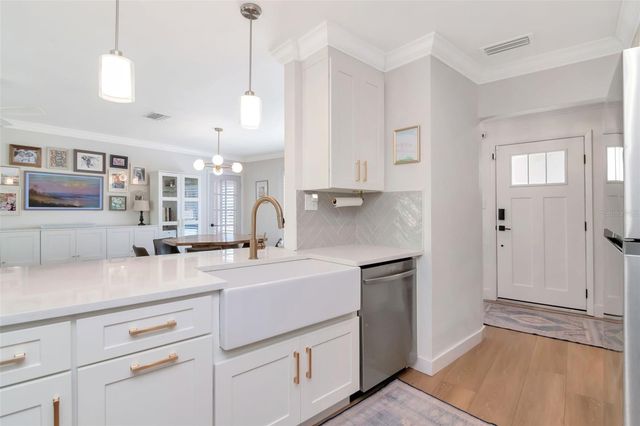 4609 S COOPER PLACE, Tampa, FL 33611