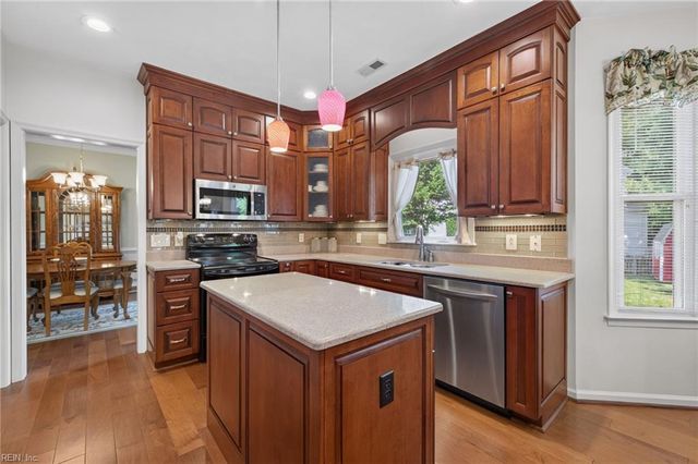208 Robinhood RD, Chesapeake, VA 23322