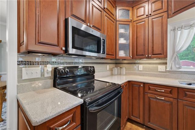 208 Robinhood RD, Chesapeake, VA 23322