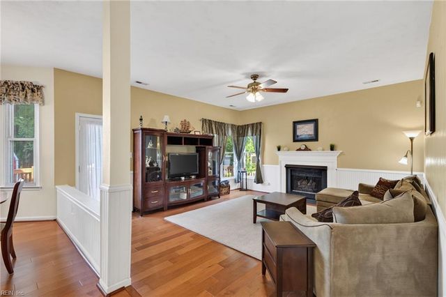 208 Robinhood RD, Chesapeake, VA 23322
