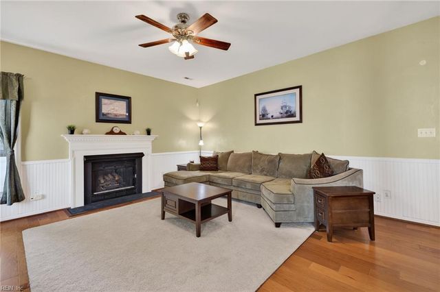 208 Robinhood RD, Chesapeake, VA 23322