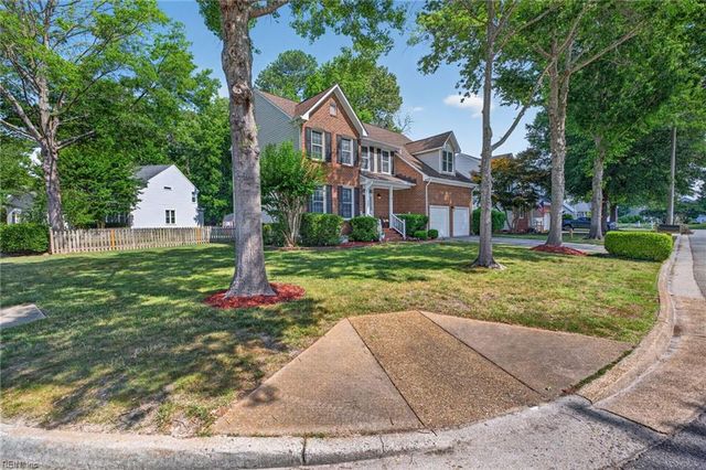 208 Robinhood RD, Chesapeake, VA 23322