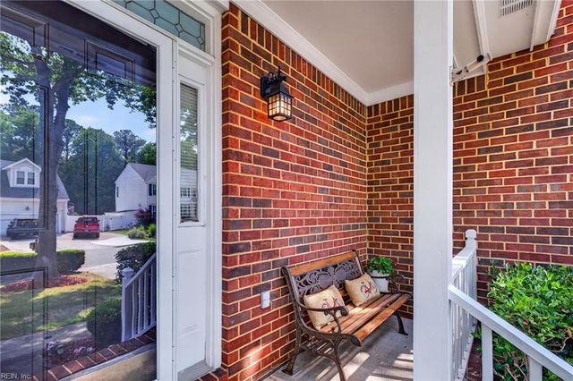 208 Robinhood RD, Chesapeake, VA 23322