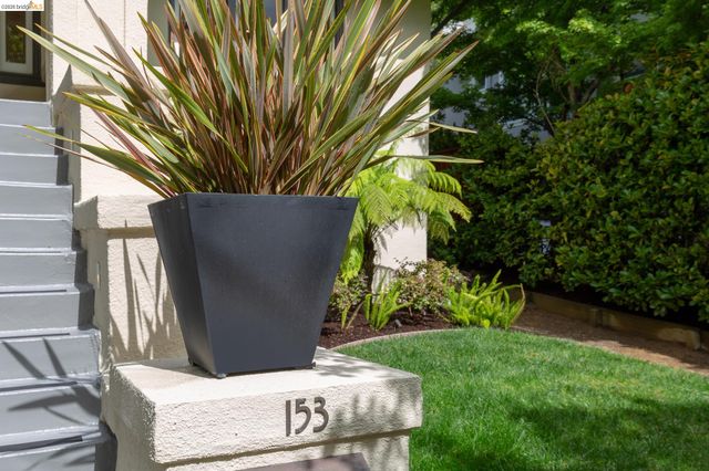153 Arbor Dr, Piedmont, CA 94610