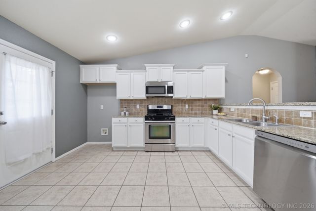 9180 S 256th East Avenue, Broken Arrow, OK 74014