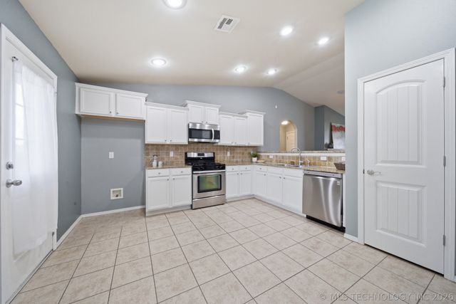 9180 S 256th East Avenue, Broken Arrow, OK 74014