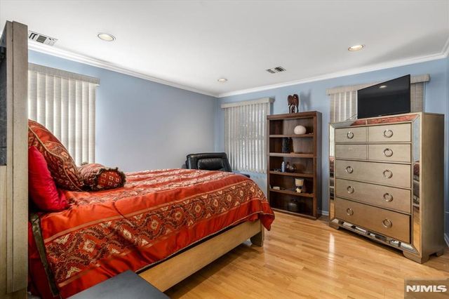 2 Crystal Lane 294, Paterson, NJ 07501