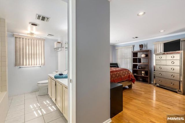 2 Crystal Lane 294, Paterson, NJ 07501