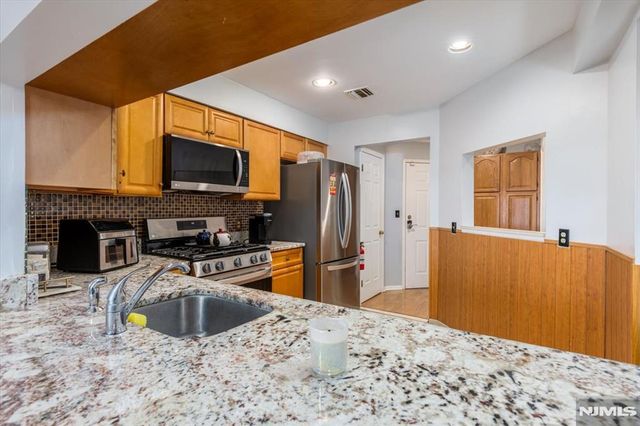 2 Crystal Lane 294, Paterson, NJ 07501