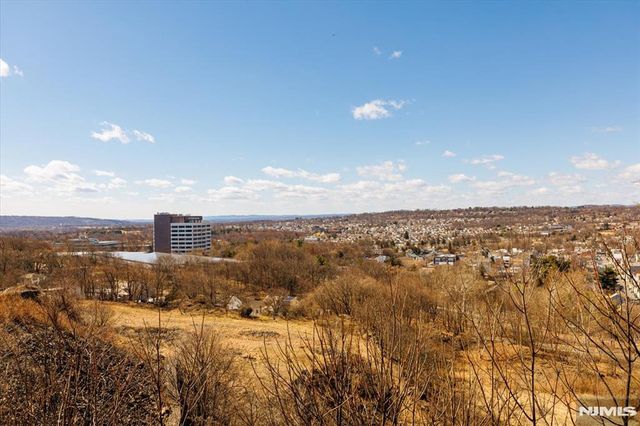 2 Crystal Lane 294, Paterson, NJ 07501