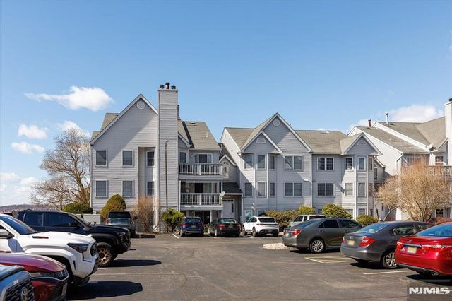 2 Crystal Lane 294, Paterson, NJ 07501