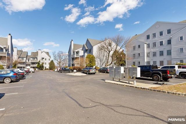 2 Crystal Lane 294, Paterson, NJ 07501