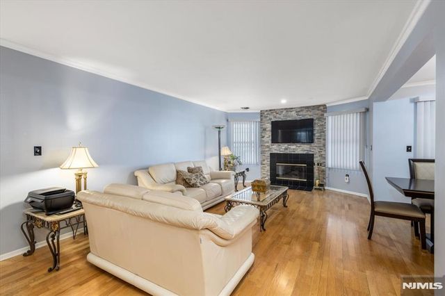 2 Crystal Lane 294, Paterson, NJ 07501