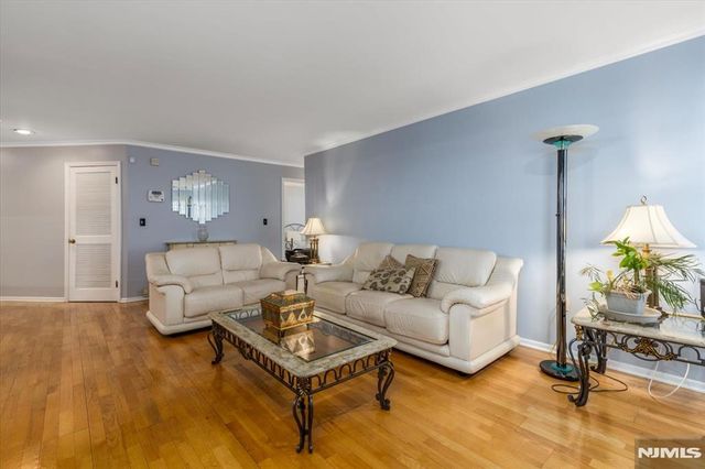 2 Crystal Lane 294, Paterson, NJ 07501