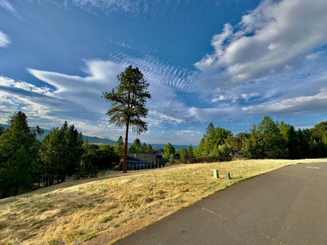 825 Royal Lane, Jacksonville, OR 97530