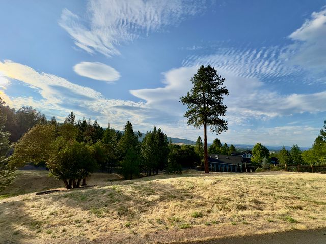 825 Royal Lane, Jacksonville, OR 97530
