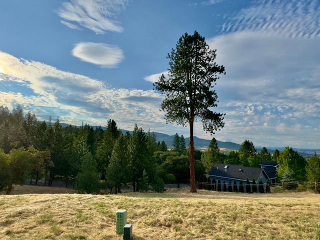 825 Royal Lane, Jacksonville, OR 97530