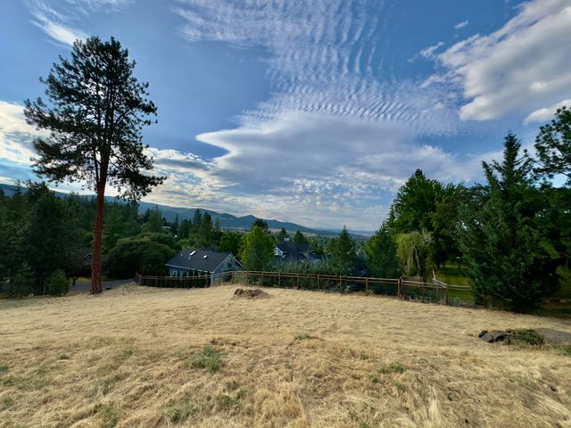 825 Royal Lane, Jacksonville, OR 97530