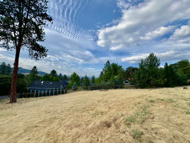 825 Royal Lane, Jacksonville, OR 97530