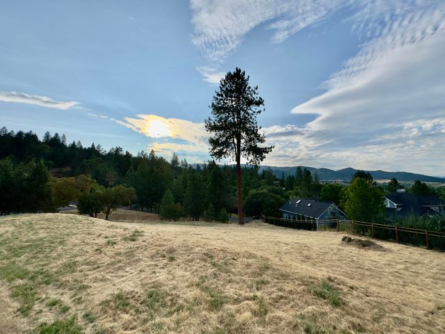 825 Royal Lane, Jacksonville, OR 97530