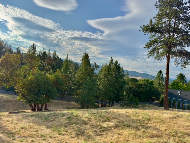 825 Royal Lane, Jacksonville, OR 97530