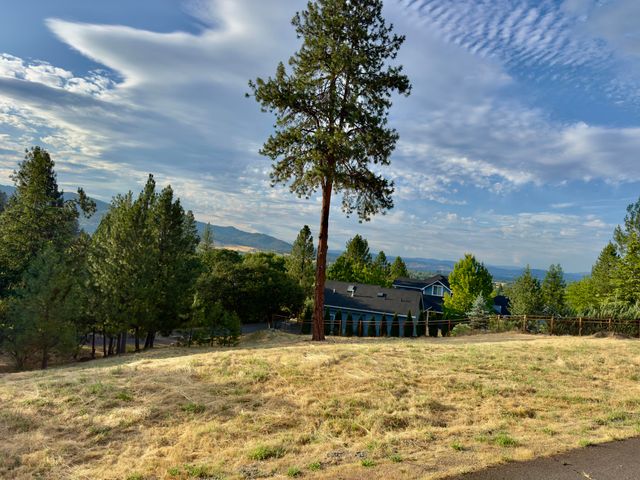825 Royal Lane, Jacksonville, OR 97530