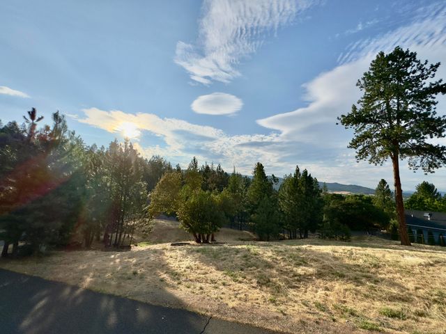 825 Royal Lane, Jacksonville, OR 97530