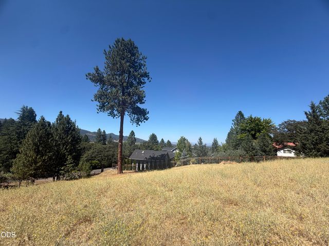 825 Royal Lane, Jacksonville, OR 97530