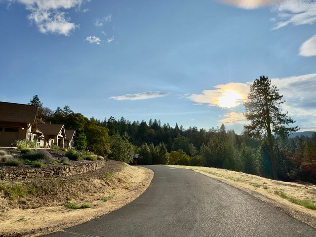 825 Royal Lane, Jacksonville, OR 97530