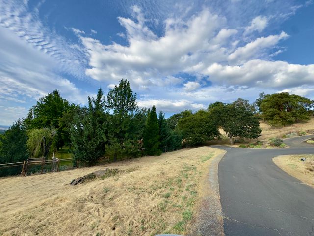 825 Royal Lane, Jacksonville, OR 97530