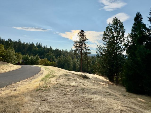 825 Royal Lane, Jacksonville, OR 97530