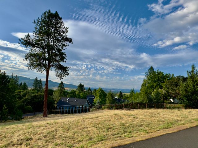 825 Royal Lane, Jacksonville, OR 97530