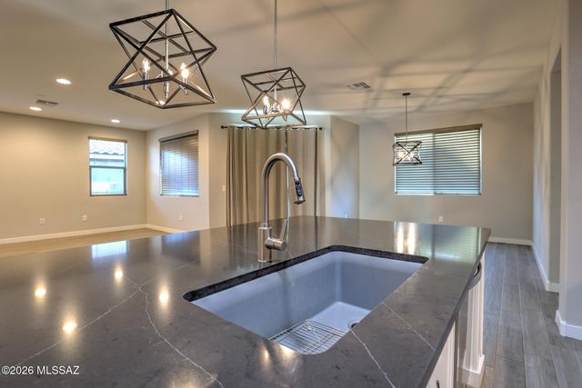 11839 N Silver Village Place, Oro Valley, AZ 85737