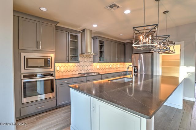 11839 N Silver Village Place, Oro Valley, AZ 85737