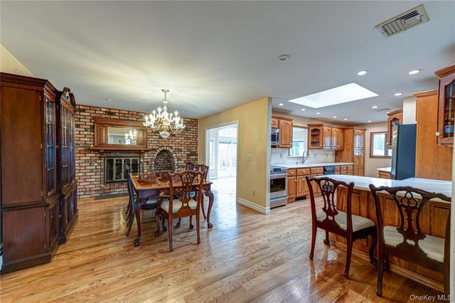 3 Jenny Lane, Holtsville, NY 11742
