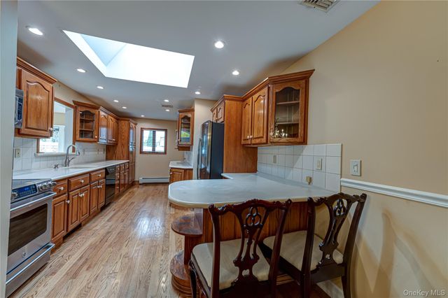 3 Jenny Lane, Holtsville, NY 11742