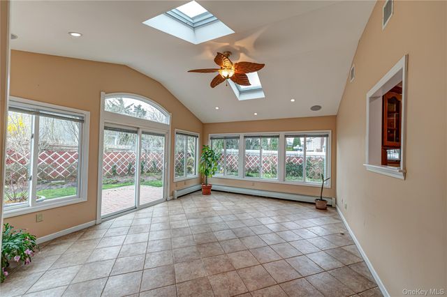 3 Jenny Lane, Holtsville, NY 11742