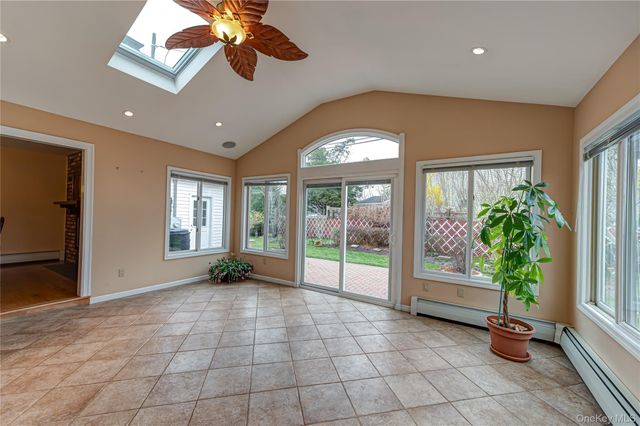 3 Jenny Lane, Holtsville, NY 11742