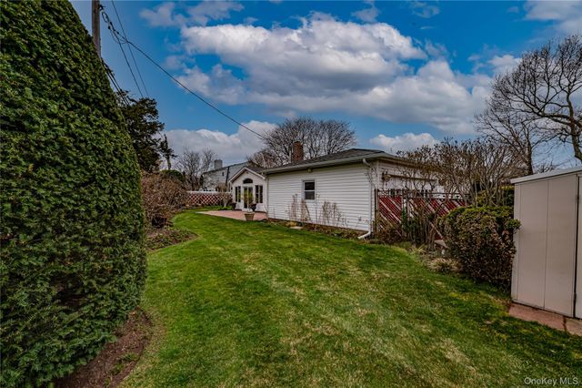 3 Jenny Lane, Holtsville, NY 11742