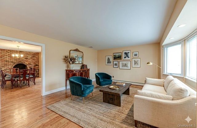 3 Jenny Lane, Holtsville, NY 11742