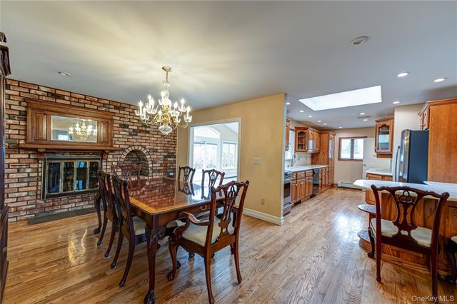 3 Jenny Lane, Holtsville, NY 11742