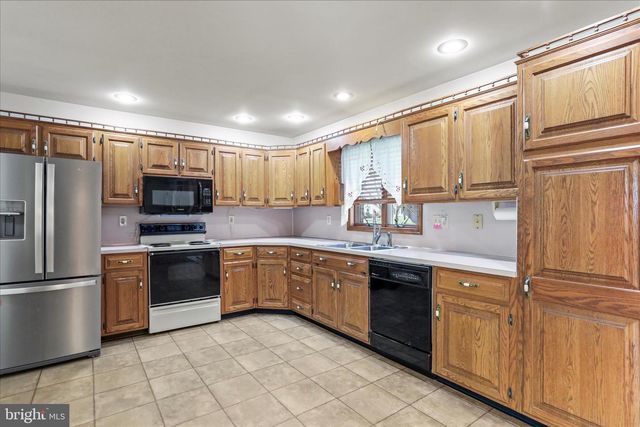 2419 MCCLEARY DR, Chambersburg, PA 17201