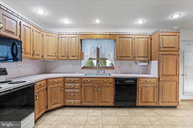 2419 MCCLEARY DR, Chambersburg, PA 17201