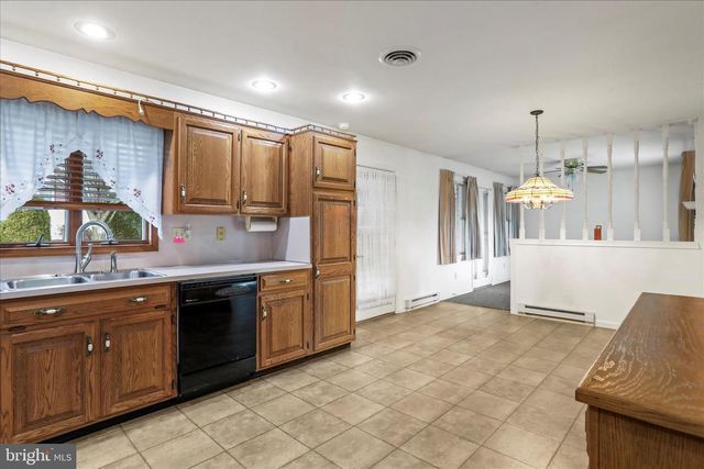 2419 MCCLEARY DR, Chambersburg, PA 17201