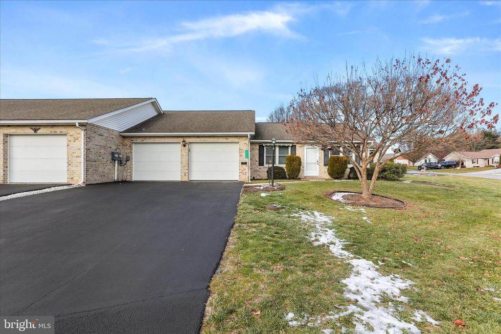 2419 MCCLEARY DR, Chambersburg, PA 17201