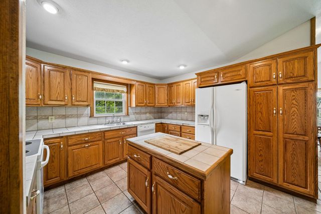 425 S Boston Avenue, Ketchum, OK 74349